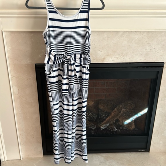 8 gorgeous size 11-12 girls dresses. - Picture 5 of 9